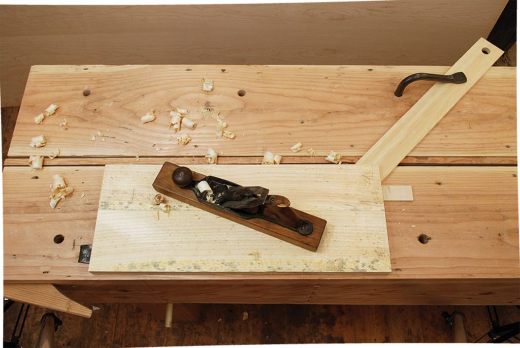 Knockdown English Workbench | Popular Woodworking