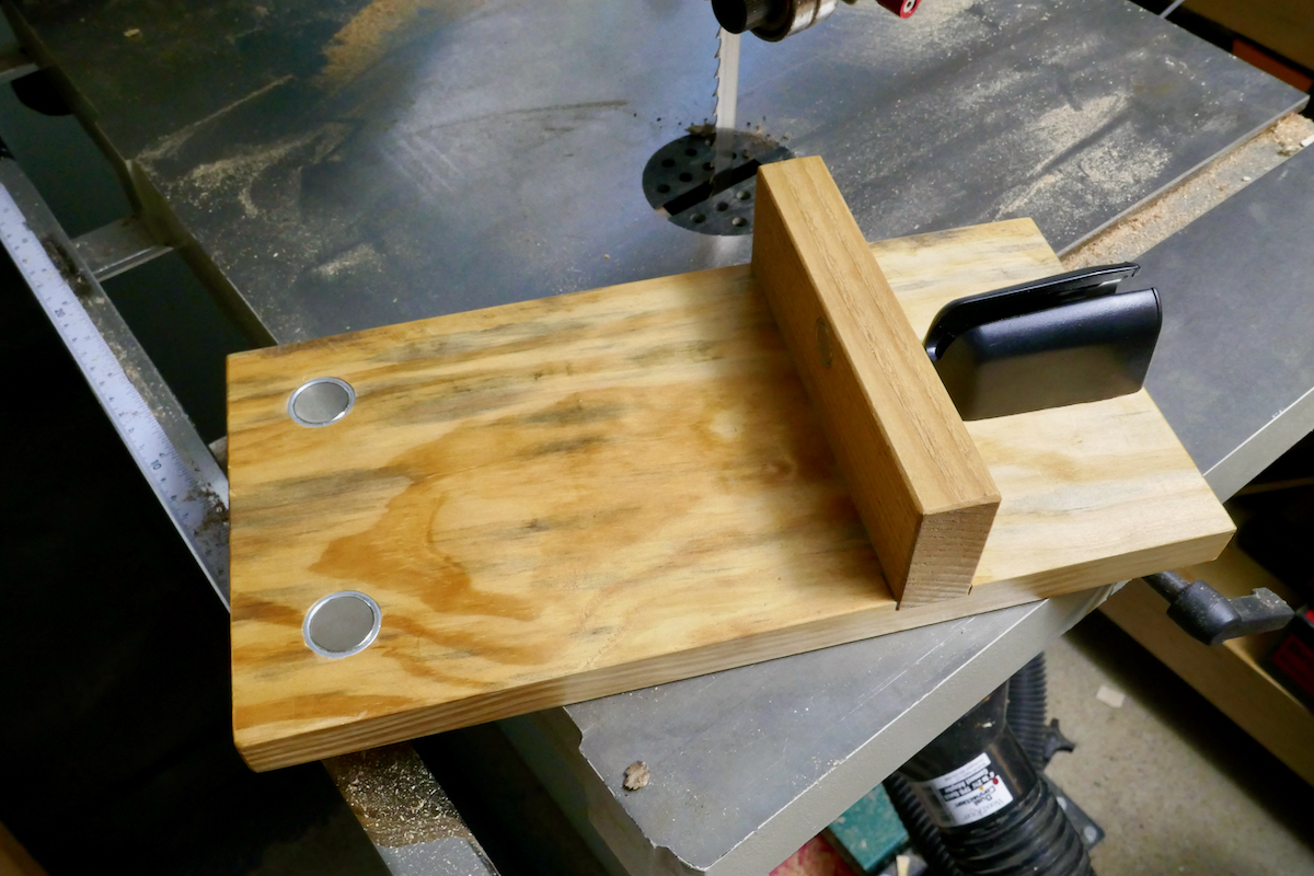 Magnetic Base for a Bandsaw Lamp | Popular Woodworking