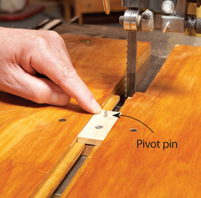 how table a to pivot larger make Jig Woodworking  Magazine Adjustable  Popular Cutting Circle