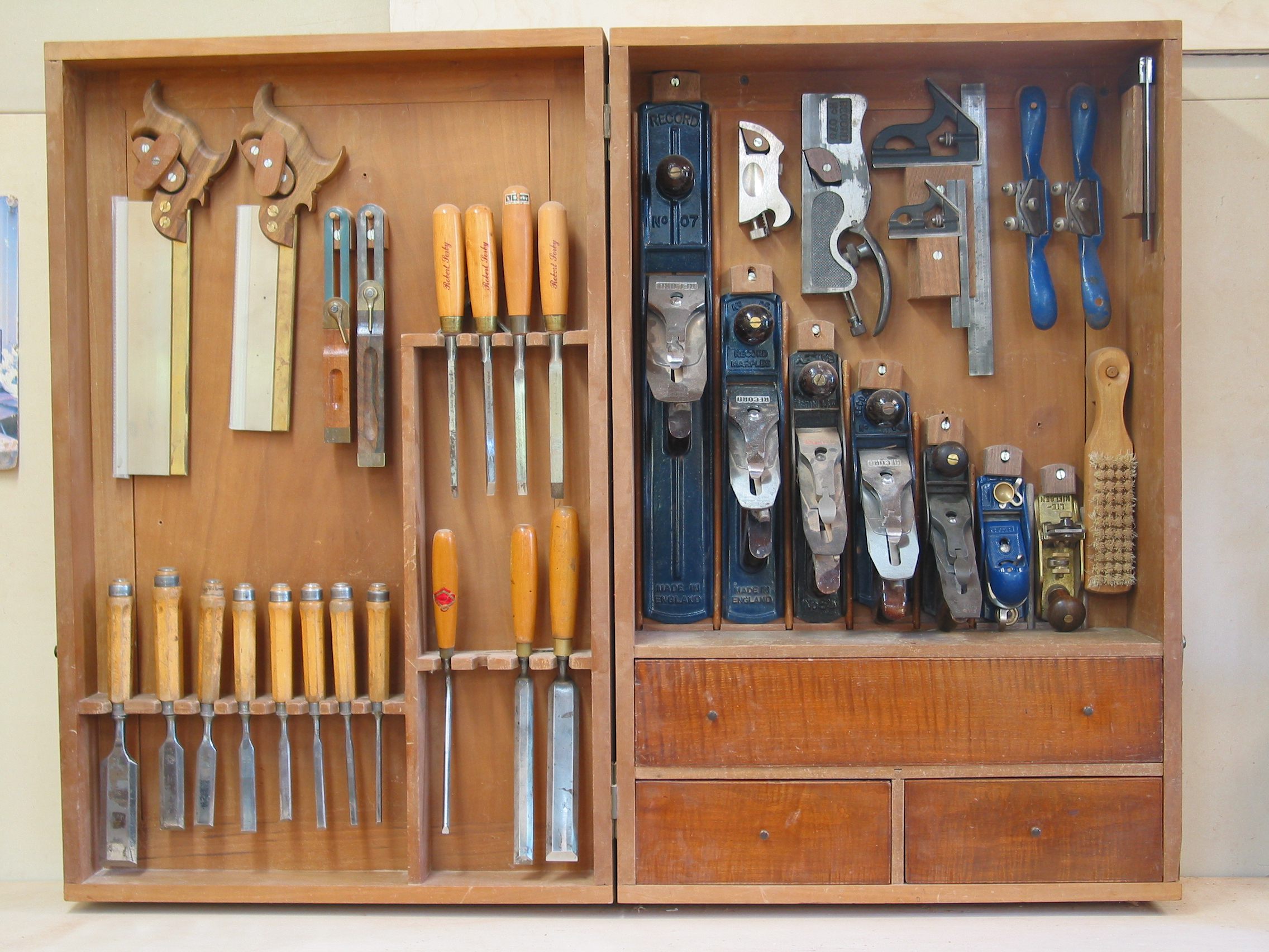 One Furniture Maker’s Tool Cabinet - Popular Woodworking ...
